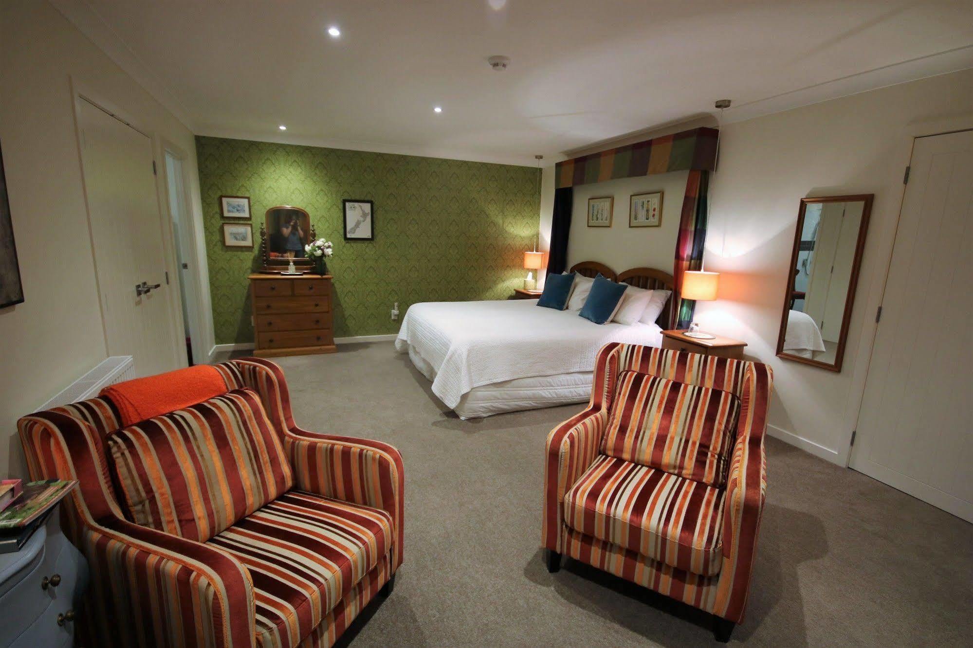 Kauri Point Luxury Bed & Breakfast เทาโป ภายนอก รูปภาพ
